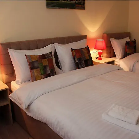 Korcasmilehotel Bed & Breakfast Korce