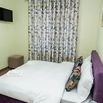 Korcasmilehotel Bed & Breakfast Korce